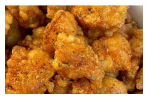 香辣炸鸡块花生的制作方法（教你制作美味的香辣炸鸡块花生，轻松搞定开胃好味道）