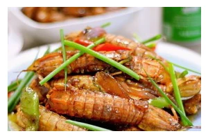 蒜香濑尿虾的做法（传统口味，轻松烹饪，让你品尝鲜美海鲜）