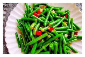 新鲜蔬菜沾上美味酱汁，让你爱上素菜的味道！（新鲜蔬菜沾上美味酱汁，让你爱上素菜的味道！）
