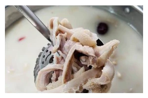 羊汤鲫鱼萝卜丝的做法（一道营养美味的家常菜）