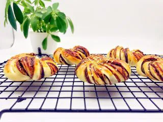 宝宝辅食：宝宝版豆沙面包卷-12M+,赶紧拿出来趁热吃吧