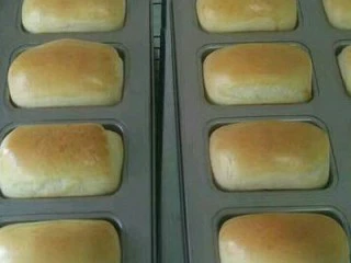 纯牛奶小吐司,170°中层烤制15分钟即可