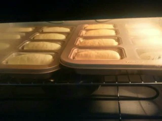 纯牛奶小吐司,全部做好置烤箱二次发酵到两倍大