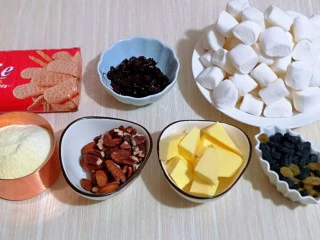 预热圣诞节 蔓越莓雪花酥,准备食材并称重。(所有食材可以增减)