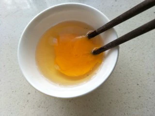 海参海木耳汤,鸡蛋打散。