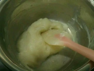 纯牛奶小吐司,小火加热后放凉后，冷藏二小时使用，或冷藏一夜更好 