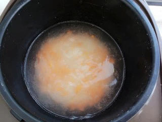 龙利鱼蔬菜粥,一起煮20分钟