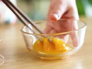 蔬菜蛋卷8m+,打散，备用~