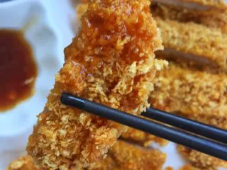 超级酥脆的炸猪排,看了这么久，饿了吧？ 来张嘴，我喂你。