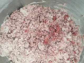 吃掉一朵花+红丝绒花儿面包,搅成絮状