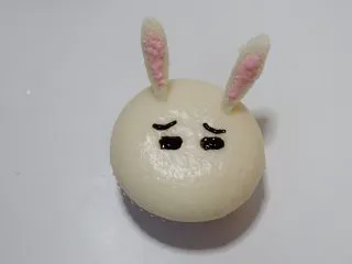 卡通立体可妮兔牛奶米糕,眼睛。