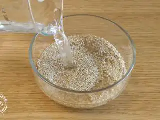 9m+藜麦薯饼（宝宝辅食）,首先，藜麦加水浸泡2个小时~