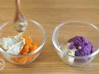 9m+藜麦薯饼（宝宝辅食）,然后，将打碎的藜麦分别放入紫薯泥和红薯泥中，搅拌均匀~