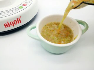 【宝宝辅食】鳕鱼什锦糊,按搅拌机大约10秒就可以了，看看，是不是很方便呀，宝宝吃的可香了！