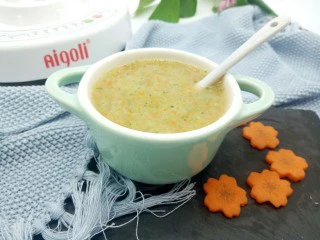 【宝宝辅食】鳕鱼什锦糊,今天侄女来我家，这是给她准备的，一口一口，吃的欢着呢！