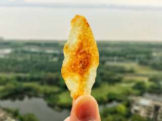 宝宝辅食：芋头脆片,真心很好吃，也可以在粥里面加点芋头片，和粥一起吃，一口咬下去香香脆脆，超级棒