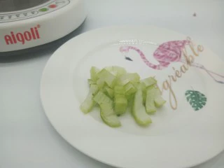 【宝宝辅食】鳕鱼什锦糊,青菜取菜梗就可以，