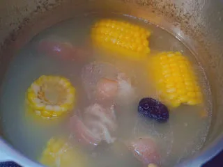 猪蹄黄豆玉米汤,这样的猪蹄黄豆玉米汤就熬好啦
