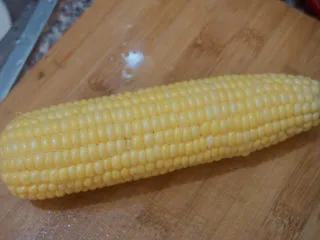 猪蹄黄豆玉米汤,准备1根玉米🌽