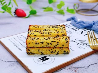 简单快手小零食～黑芝麻椰香吐司条,香味扑鼻而来的黑芝麻椰香吐司条出炉啦！