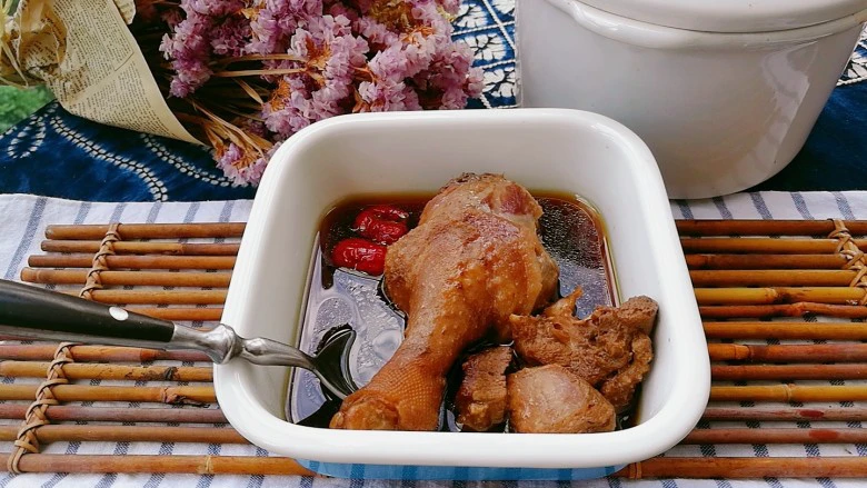 疲倦多汗失眠 来一碗黄芪熟地黄番鸭汤