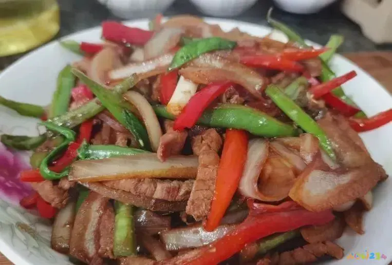 炒洋葱的家常做法_洋葱简单炒法_洋葱炒好吃