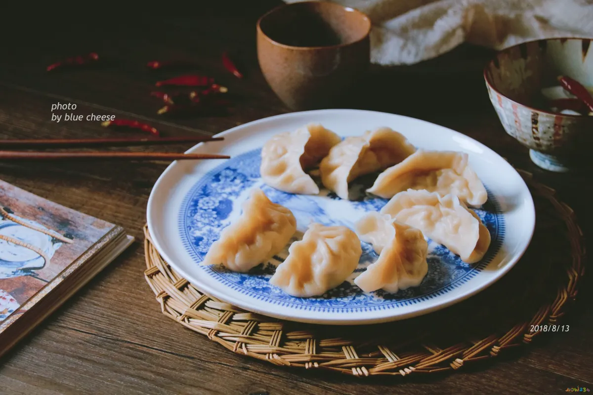 饺子馅酸菜怎么调才好吃_酸菜馅饺子的家常做法_馅饺子家常酸菜做法窍门