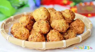 炸丸子的家常做法_炸丸孑做法视频_怎样炸丸