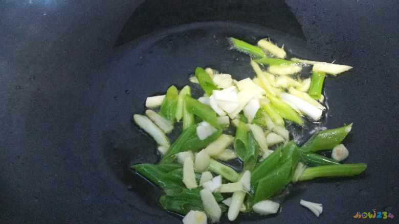 家常辣炒蚬子肉的做法_辣炒海丁的家常做法_辣炒海带丝的家常做法