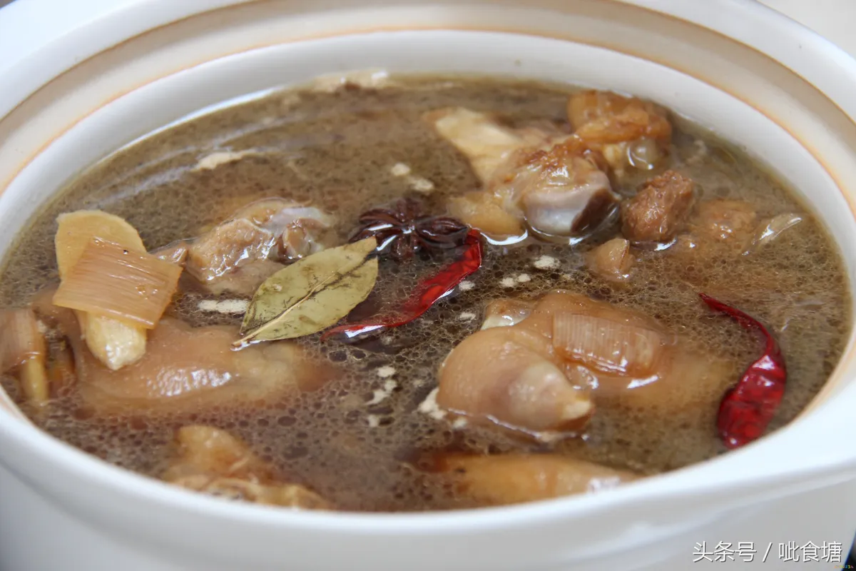 家庭酱猪蹄的做法_酱猪蹄咋做_酱猪蹄的家常做法