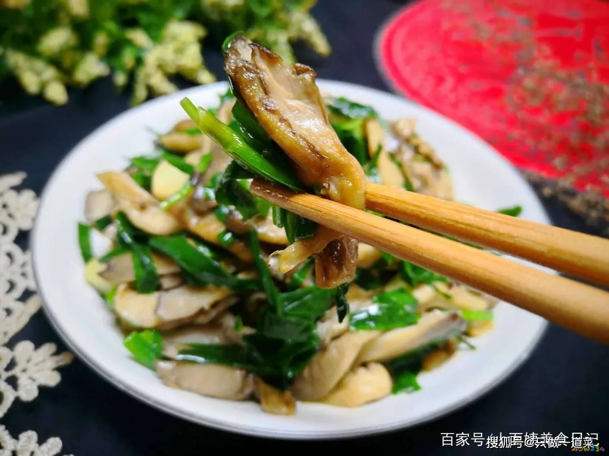 鱿鱼炒韭菜饭店做法_鱿鱼炒韭菜的做法视频_家常鱿鱼炒韭菜的做法