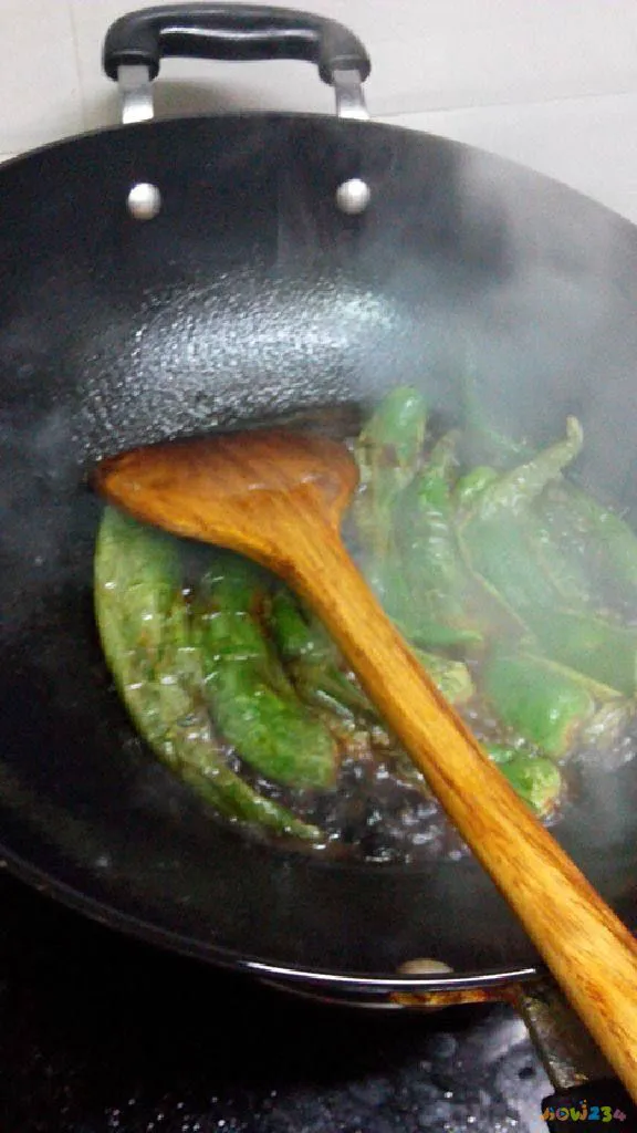 羊肉炒芹菜粉条的做法_芹菜炒粉条的家常做法_芹菜粉条炒肉的做法
