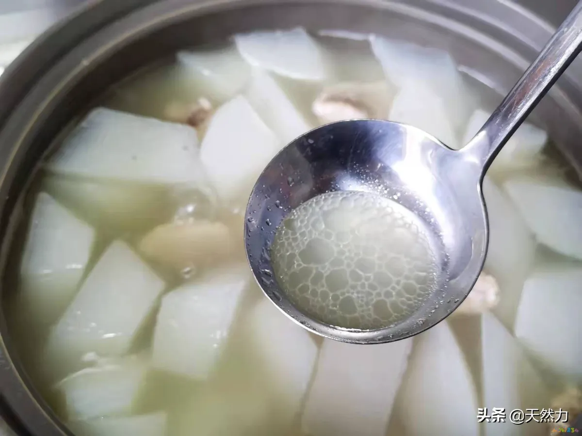 排骨白萝卜煲汤的做法（家常老火靓汤之萝卜排骨汤）