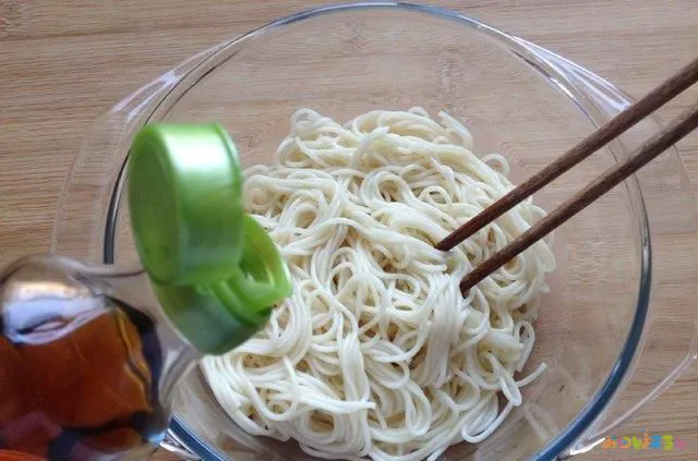 海鲜疙瘩汤的家常做法_海鲜疙瘩汤的打法_海鲜家常疙瘩汤做法窍门