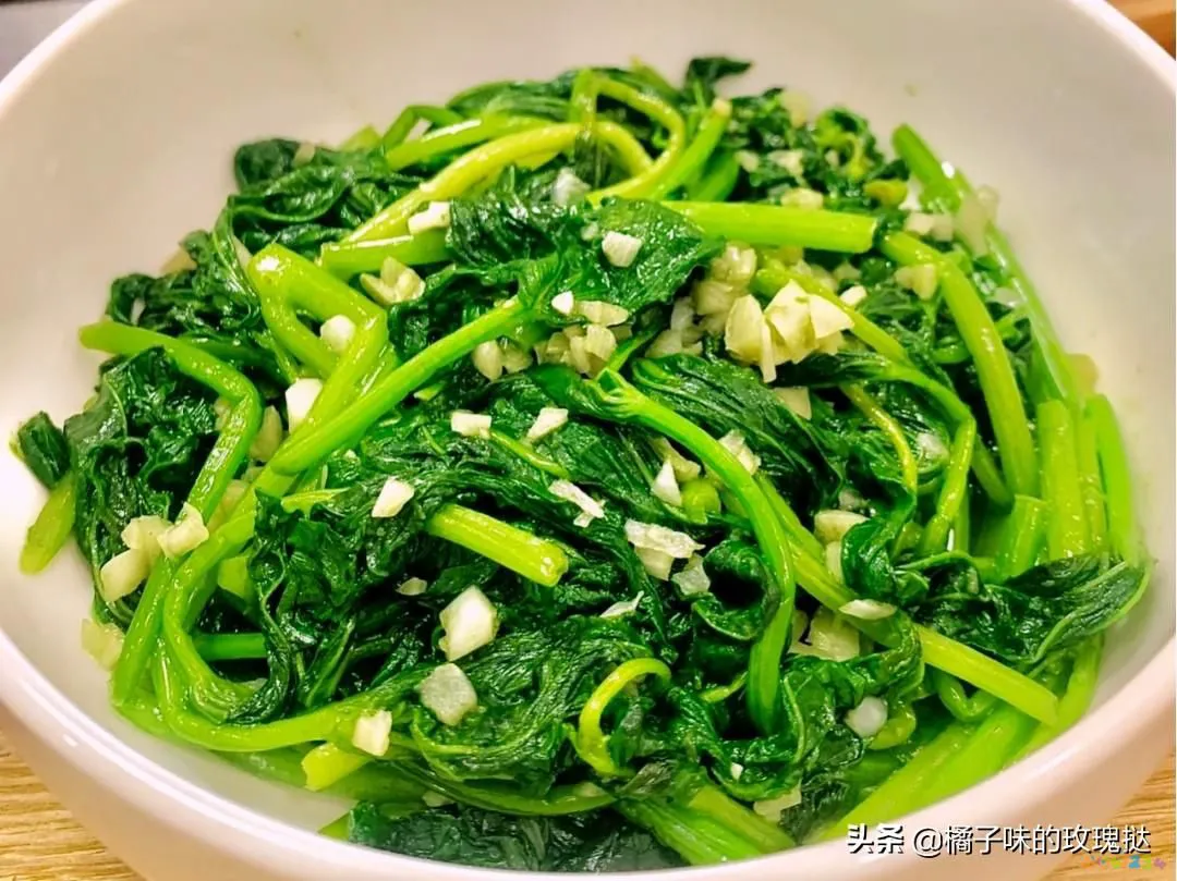 素炒青菜家常_炒丝瓜炒肉的家常做法_炒香菇青菜的家常做法