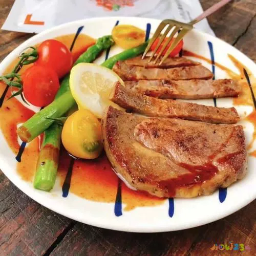 煎牛排的家常做法_煎牛排家常做法视频_在家怎么煎牛排家常做法