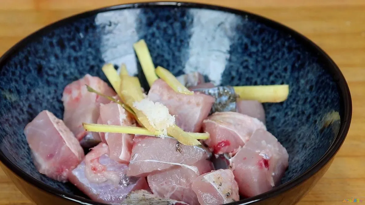 草鱼炖豆腐的家常做法_炖豆腐家常做法草鱼视频_豆腐炖草鱼怎么做好吃又简单