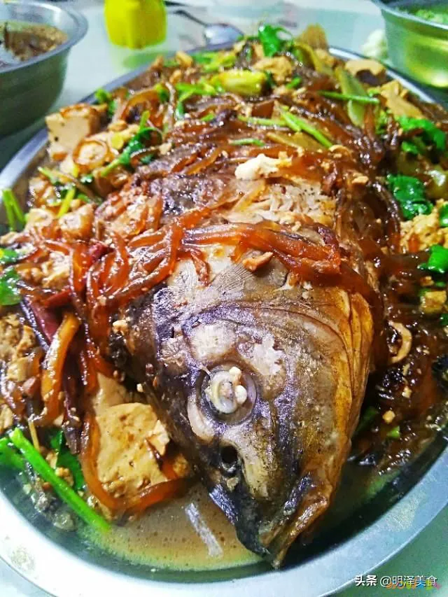 炖鲤鱼家常做法窍门_家常炖鲤鱼的做法_炖鲤鱼家常做法怎么做