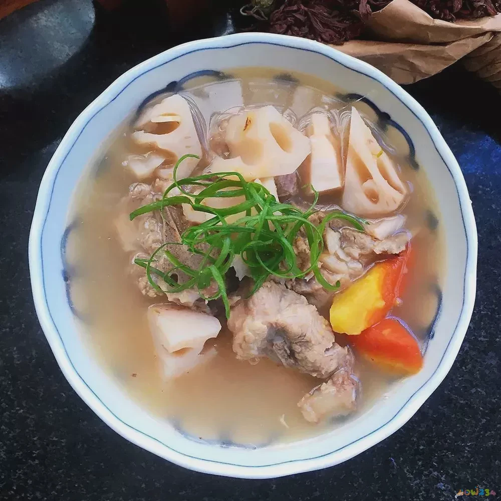 排骨炖藕的做法_排骨炖藕的家常做法_家常排骨炖藕汤的做法