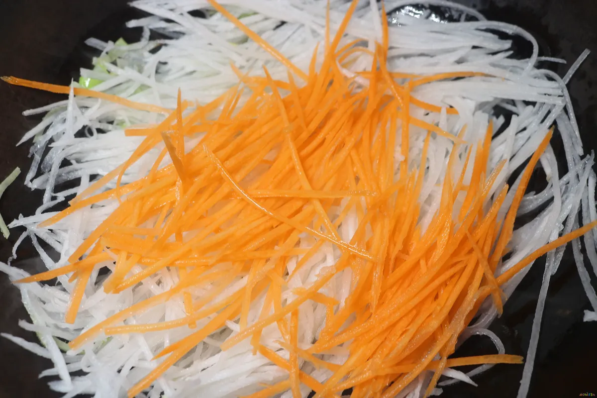 鲜冬笋炒回锅肉的家常做法_家常速炒_云南小吃炒米线家常