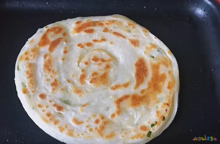 家常葱油饼_葱油花卷的家常做法_葱油手撕饼