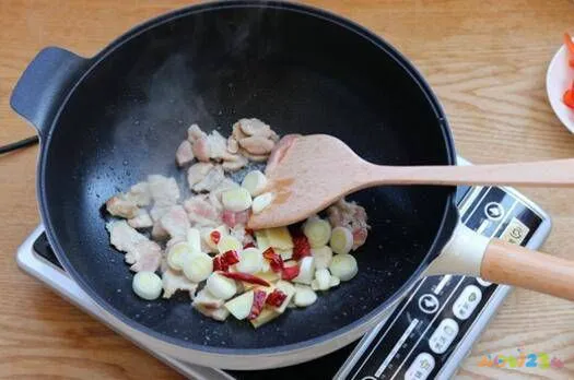 清炖鳕鱼汤的做法_家常汤做法鳕鱼清炖窍门_清炖鳕鱼汤的家常做法