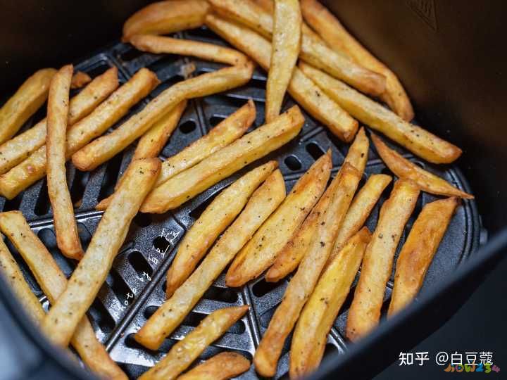 炸红薯条的家常做法_炸白薯条做法_炸薯条的家常做法