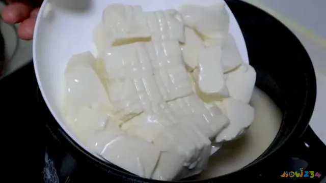 清炖小鲫鱼豆腐汤的家常做法（鲫鱼豆腐汤的家常做法）(6)