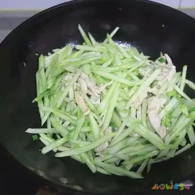 面条鸡肉家常做法视频_鸡肉面条的家常做法_面条鸡肉家常做法窍门