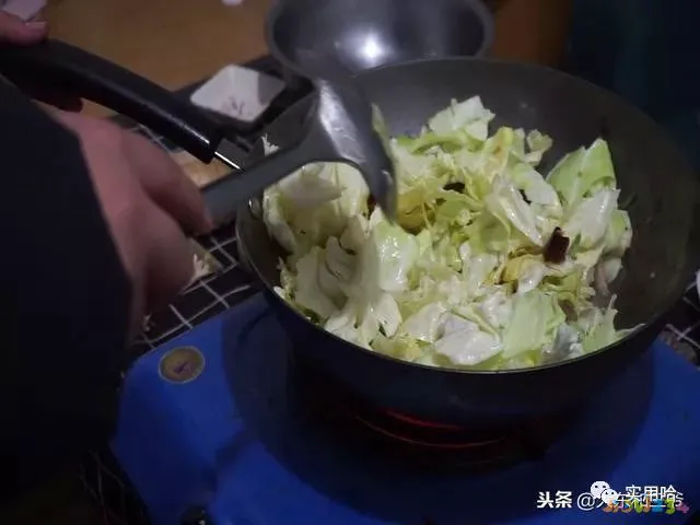 家常圆白菜的做法大全_圆白菜的家常做法_圆白菜炒面的家常做法