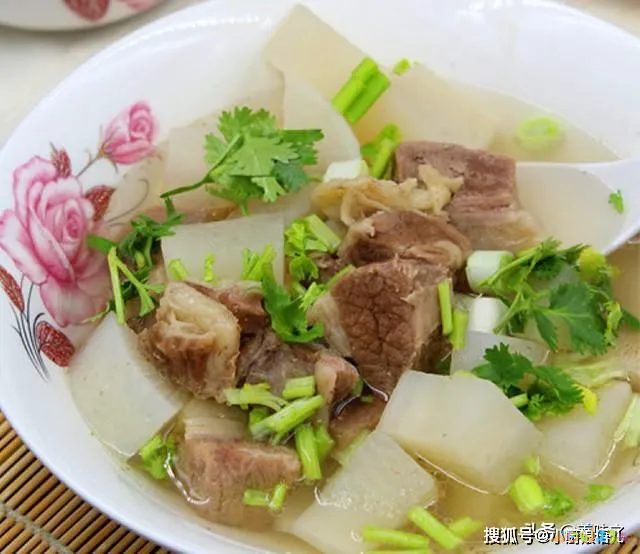 番茄炖牛肉家常做法_炖牛肉的家常做法_土豆蕃茄炖牛肉家常做法