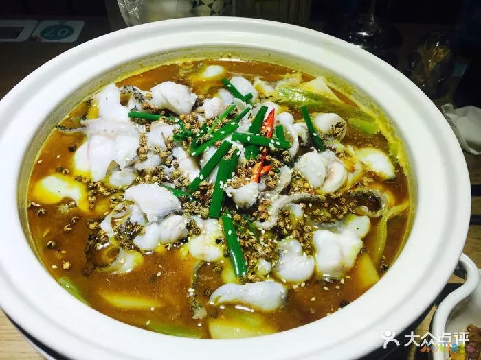 酸菜鱼汤的家常做法_酸菜鱼汤的做法和步骤_清汤酸菜乌鱼汤的做法