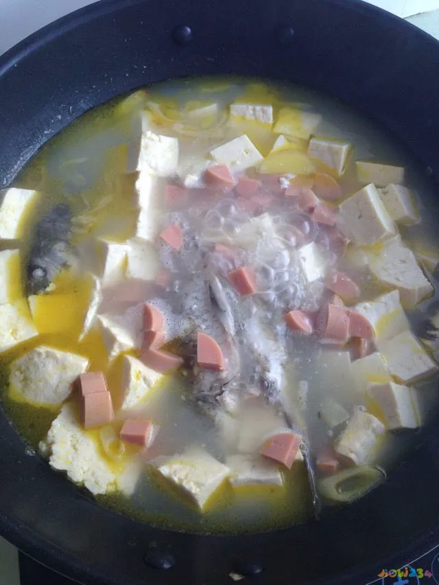 鲫鱼酸菜鱼的家常做法_炸辣椒酱做法大全家常做法_淋炸鲫鱼的家常做法