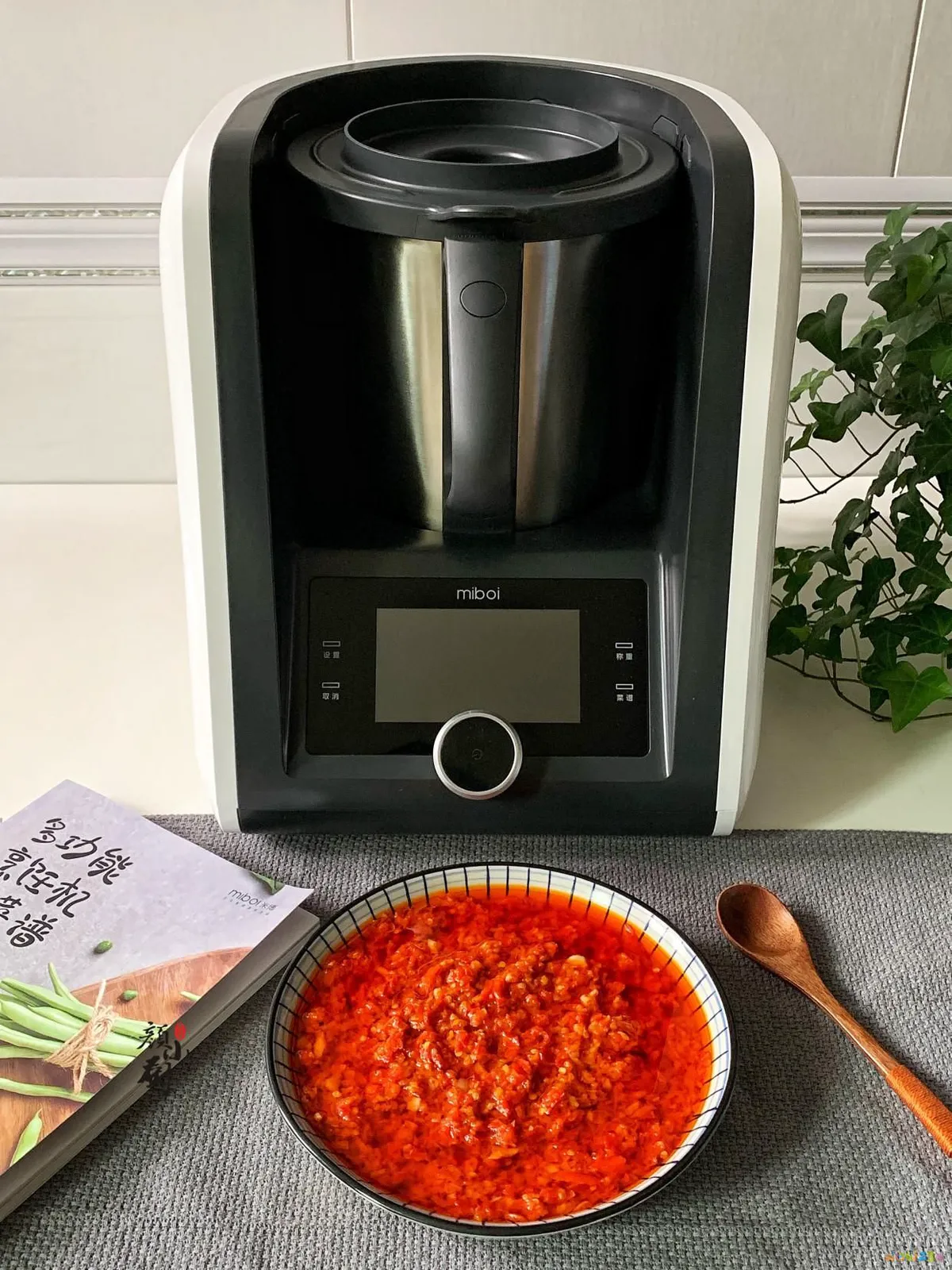 家常自制香辣酱的做法_自制辣酱的做法_蒜蓉辣酱鱼的家常做法